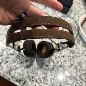 Sennheiser Momentum On-Ear Wireless Headphones – Ivory – Noise Cancelling - EUC